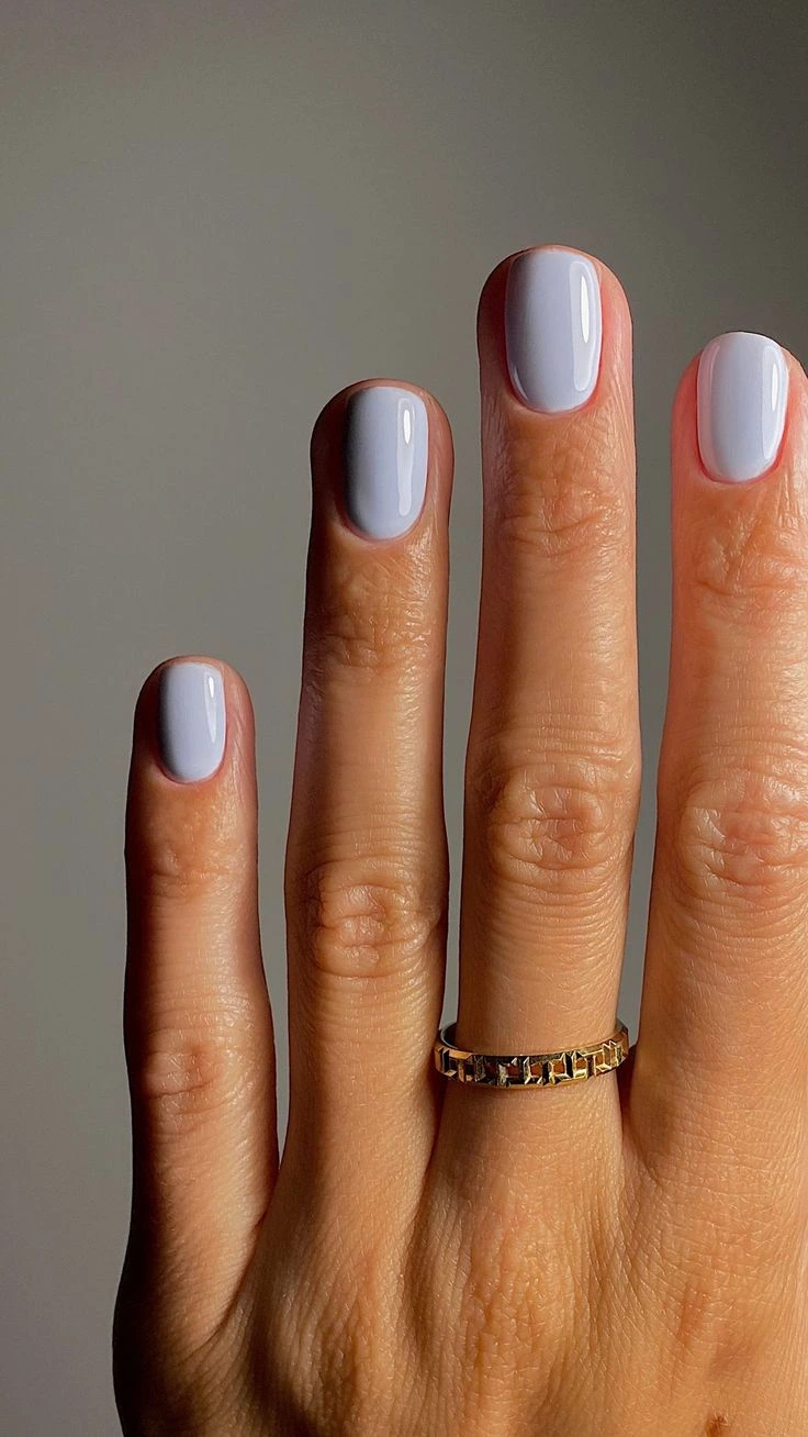 Manicura realizada en Opulent Esthetic